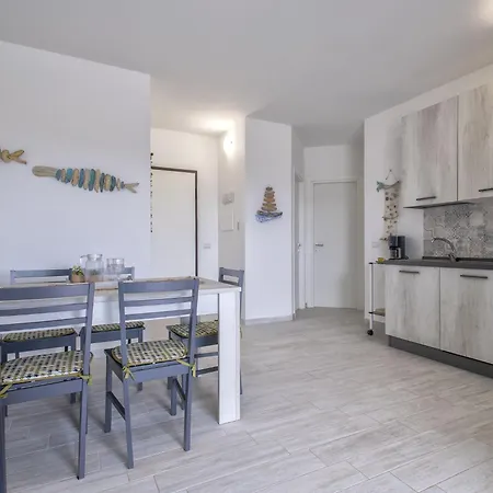 La Terrazza Sulla Piscina By Interhome * ヴァッレドーリア