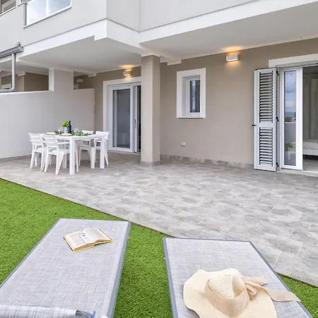 شقة La Terrazza Sulla Piscina By Interhome