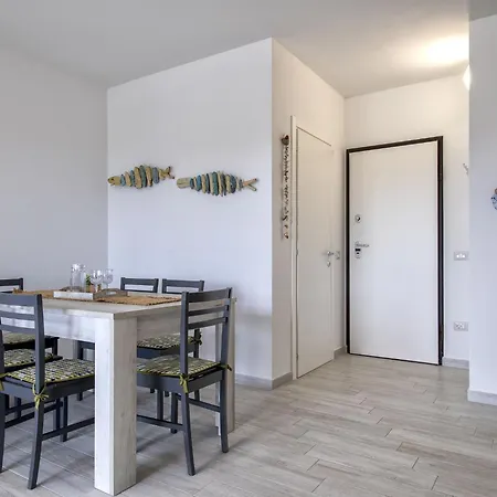 شقة La Terrazza Sulla Piscina By Interhome *